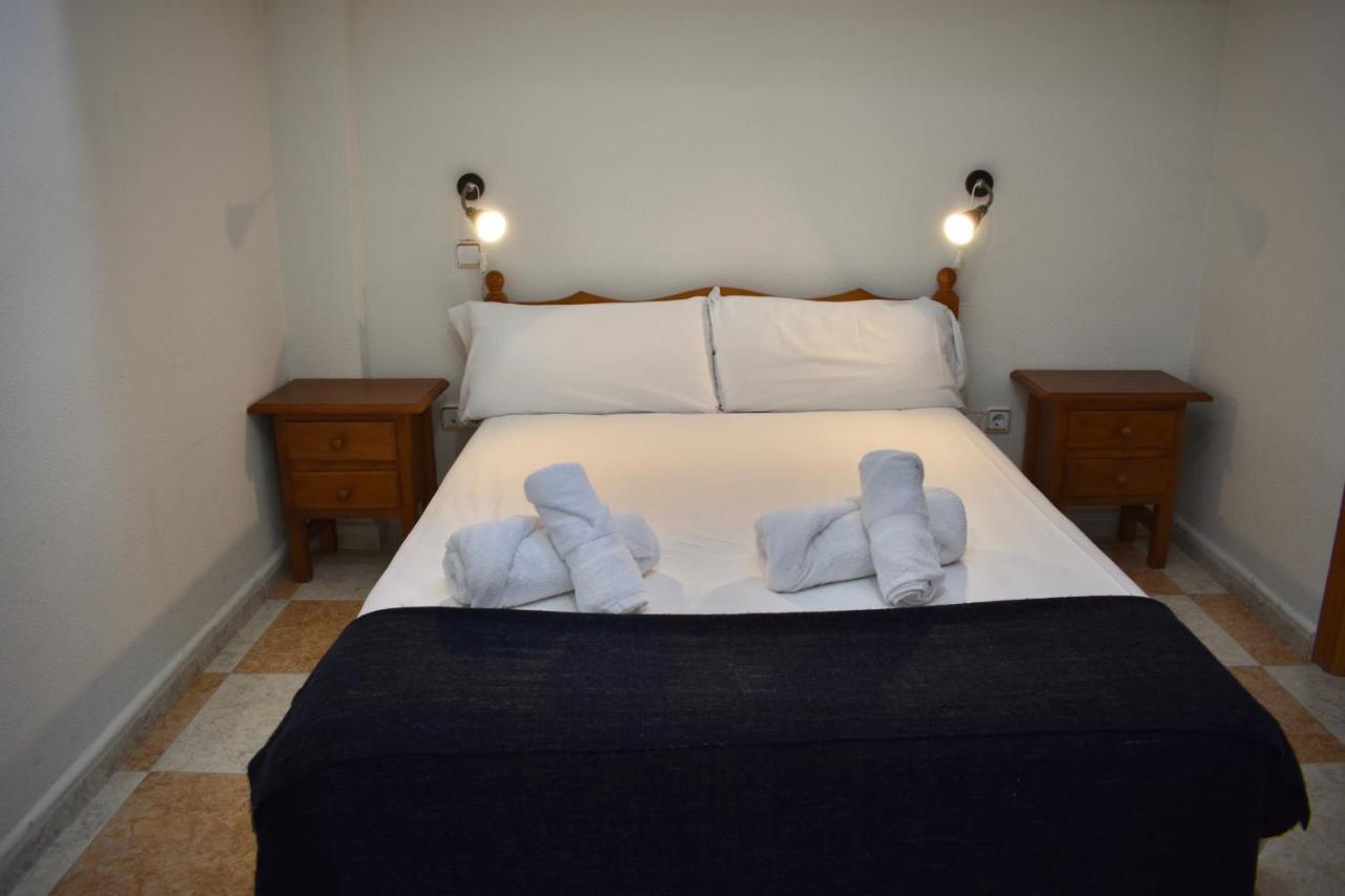 Hotel El Ancla Villanueva de la Canada Bagian luar foto