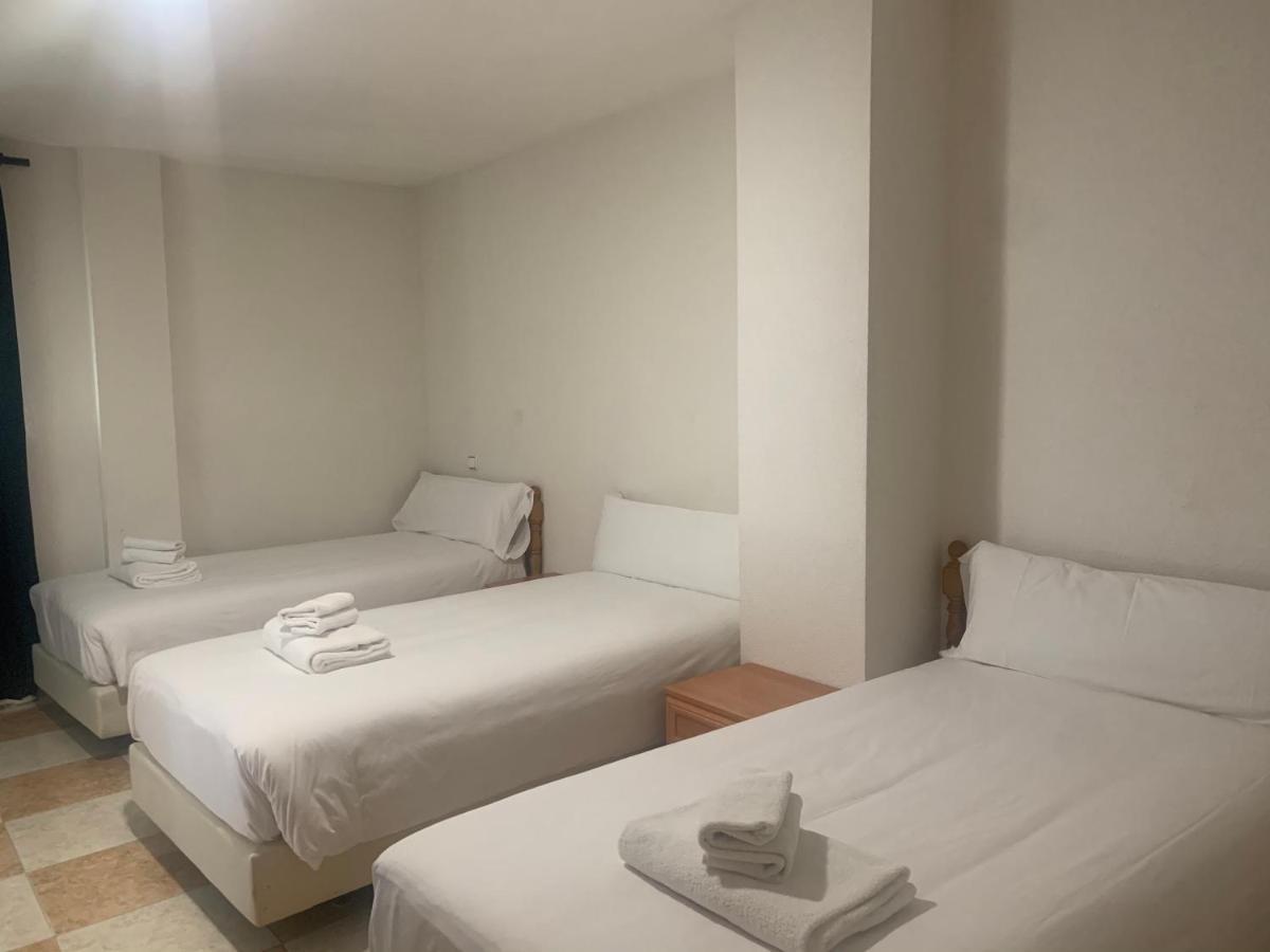 Hotel El Ancla Villanueva de la Canada Bagian luar foto