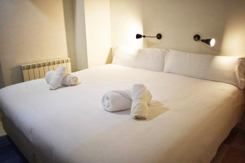 Hotel El Ancla Villanueva de la Canada Bagian luar foto