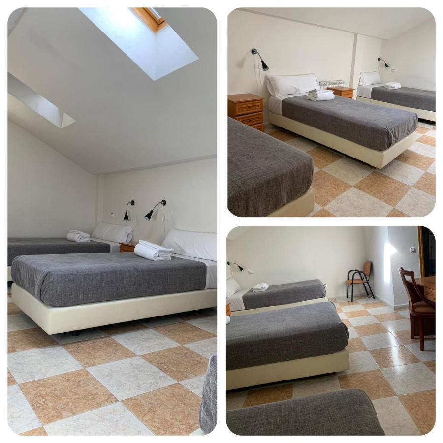 Hotel El Ancla Villanueva de la Canada Bagian luar foto